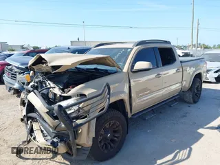 2018 Toyota Tacoma SR5 z VIN 3TMDZ5BN4JM039802, wystawiony jako IAAI lot #42300924 z przebiegiem 48 828 mil mil oraz . Historia ofert i sprzedaży dostępna na DreamBid. Obrazek 17.