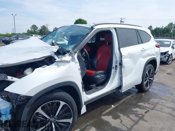 2022 Toyota Highlander XSE with VIN 5TDLZRBH2NS189006, listed as a IAAI auction lot 42298831 with 67,322 mi miles and . Bid and sale history available at DreamBid. Image 18.