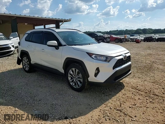2021 Toyota RAV4 XLE Premium z VIN 2T3C1RFV0MW134008, wystawiony jako Copart lot #62676445 z przebiegiem 61 115 mil mil oraz Szkoda całkowita • Salvage title. Historia ofert i sprzedaży dostępna na DreamBid. Obrazek 14.