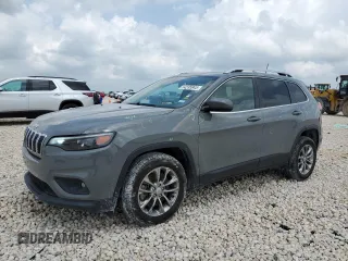 2020 Jeep Cherokee Latitude Plus z VIN 1C4PJLLB2LD641884, wystawiony jako Copart lot #54235945 z przebiegiem 79 046 mil mil oraz Czysty tytuł • Clean title. Historia ofert i sprzedaży dostępna na DreamBid. Obrazek 1.