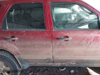 2005 Ford Escape XLT with VIN 1FMCU03155KC43333, listed as a IAAI auction lot 41391655 with 217,211 mi miles. Bid and sale history available at carsss.com. Image 13.
