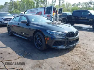 2022 BMW M8 Competition z VIN WBSGV0C09NCJ02570, wystawiony jako IAAI lot #42234609 z przebiegiem 63 712 mil mil oraz . Historia ofert i sprzedaży dostępna na DreamBid. Obrazek 1.