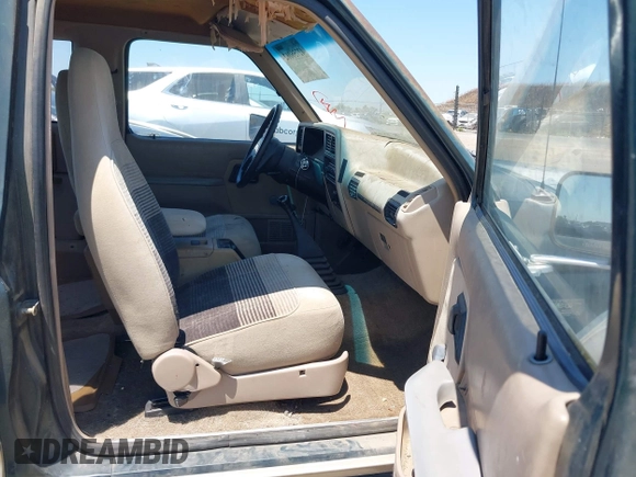 1990 Ford Ranger z VIN 1FTCR14T7LPB00718, wystawiony jako IAAI lot #42756062 z przebiegiem 77 393 mil mil oraz . Historia ofert i sprzedaży dostępna na DreamBid. Obrazek 5.