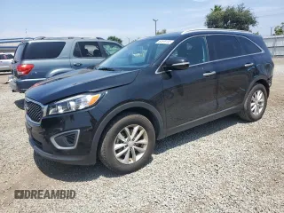 2017 Kia Sorento LX z VIN 5XYPG4A32HG241560, wystawiony jako Copart lot #60699155 z przebiegiem 102 806 mil mil oraz Szkoda całkowita • Salvage title. Historia ofert i sprzedaży dostępna na DreamBid. Obrazek 1.