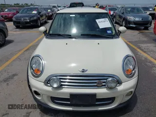 2012 MINI Hardtop z VIN WMWSU3C58CT542971, wystawiony jako IAAI lot #42421874 z przebiegiem 150 922 mil mil oraz . Historia ofert i sprzedaży dostępna na DreamBid. Obrazek 6.