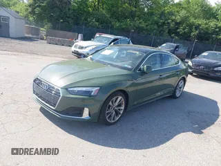 2022 Audi A5 Sportback Premium Plus z VIN WAUCBCF50NA032585, wystawiony jako IAAI lot #42234716 z przebiegiem 38 086 mil mil oraz . Historia ofert i sprzedaży dostępna na DreamBid. Obrazek 17.