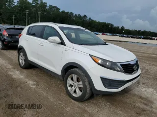 2012 Kia Sportage LX z VIN KNDPBCA23C7221128, wystawiony jako Copart lot #60333615 z przebiegiem Nie podano mil oraz Czysty tytuł • Clean title. Historia ofert i sprzedaży dostępna na DreamBid. Obrazek 4.