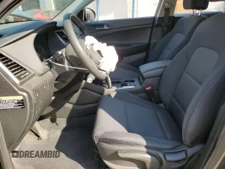 2018 Hyundai Tucson SE z VIN KM8J2CA44JU645919, wystawiony jako Copart lot #55580635 z przebiegiem Nie podano mil oraz Szkody całkowita. Historia ofert i sprzedaży dostępna na DreamBid. Obrazek 7.
