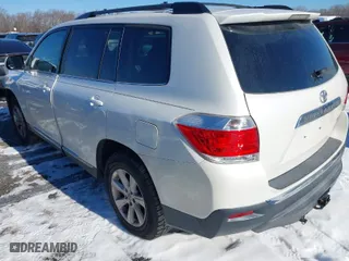 2013 Toyota Highlander with VIN 5TDBK3EH4DS205939, listed as a IAAI auction lot 41320626 with 185,780 mi miles. Bid and sale history available at carsss.com. Image 3.
