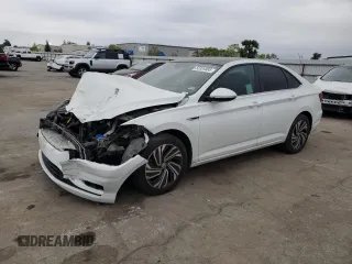 2020 Volkswagen Jetta SEL Premium с VIN 3VWG57BU7LM080212, выставлен на аукционе Copart как лот 53324865 с пробегом 68 029 миль миль и Списание • Salvage title. История ставок и продаж доступна на DreamBid. Изображение 1.