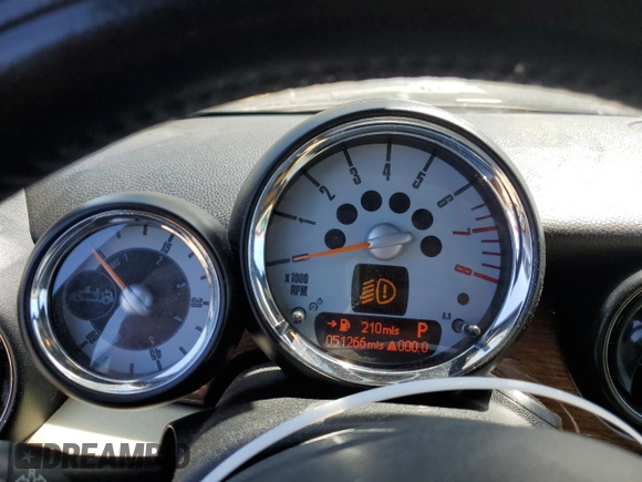 2010 MINI Convertible S z VIN WMWMS3C52ATZ84995, wystawiony jako Copart lot #63445985 z przebiegiem 51 266 mil mil oraz Szkoda całkowita • Salvage title. Historia ofert i sprzedaży dostępna na DreamBid. Obrazek 9.