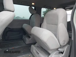 2017 Toyota Sienna L z VIN 5TDZZ3DC2HS800102, wystawiony jako IAAI lot #42151872 z przebiegiem 182 675 mil mil oraz . Historia ofert i sprzedaży dostępna na DreamBid. Obrazek 8.