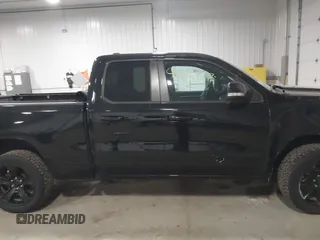 2022 Ram 1500 Big Horn z VIN 1C6SRFBT2NN281888, wystawiony jako IAAI lot #41971869 z przebiegiem 112 527 mil mil oraz . Historia ofert i sprzedaży dostępna na DreamBid. Obrazek 13.