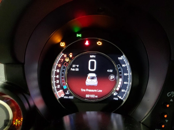 2016 FIAT 500 Abarth z VIN 3C3CFFFH5GT125962, wystawiony jako Copart lot #43912475 z przebiegiem 88 163 mil mil oraz Nie do naprawy • Non repairable. Historia ofert i sprzedaży dostępna na DreamBid. Obrazek 9.