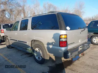 2006 GMC Yukon XL SLT with VIN 3GKFK16Z06G207450, listed as a IAAI auction lot 41250452 with 229,080 mi miles. Bid and sale history available at carsss.com. Image 3.