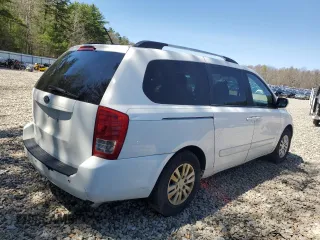 2011 Kia Sedona LX with VIN KNDMG4C78B6366382, listed as a Copart auction lot 55612085 with 385,336 mi miles and Clean Title. Bid and sale history available at carsss.com. Image 3.