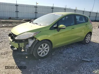 2013 Ford Fiesta SE z VIN 3FADP4EJ6DM119685, wystawiony jako Copart lot #48328315 z przebiegiem 106 420 mil mil oraz Szkoda całkowita • Salvage title. Historia ofert i sprzedaży dostępna na DreamBid. Obrazek 1.