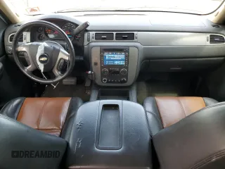 2008 Chevrolet Tahoe 3LT z VIN 1GNFK13068R145029, wystawiony jako Copart lot #55049795 z przebiegiem 167 835 mil mil oraz Szkoda całkowita • Salvage title. Historia ofert i sprzedaży dostępna na DreamBid. Obrazek 8.