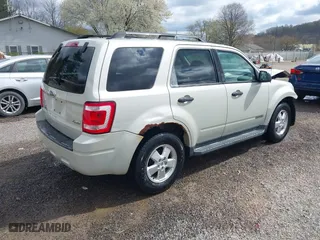 2008 Ford Escape XLT with VIN 1FMCU93ZX8KB33764, listed as a IAAI auction lot 42037456 with 195,047 mi miles. Bid and sale history available at carsss.com. Image 4.