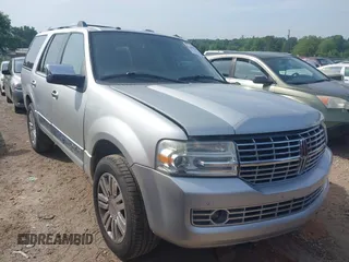2012 Lincoln Navigator z VIN 5LMJJ2H54CEL05076, wystawiony jako IAAI lot #42490378 z przebiegiem 176 874 mil mil oraz . Historia ofert i sprzedaży dostępna na DreamBid. Obrazek 1.
