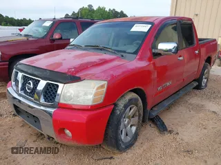 2005 Nissan Titan SE z VIN 1N6BA07B25N569257, wystawiony jako IAAI lot #42272847 z przebiegiem 96 935 mil mil oraz . Historia ofert i sprzedaży dostępna na DreamBid. Obrazek 2.