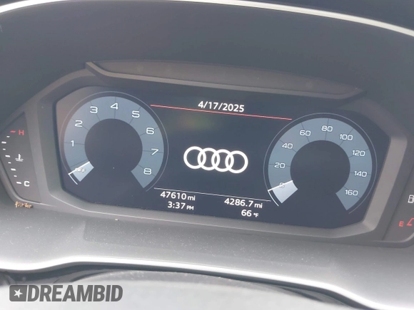 2020 Audi Q3 Premium z VIN WA1AECF36L1083306, wystawiony jako IAAI lot #42070799 z przebiegiem 47 610 mil mil oraz . Historia ofert i sprzedaży dostępna na DreamBid. Obrazek 7.
