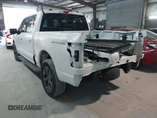 2023 Ford F-150 Lightning Pro z VIN 1FT6W1EV5PWG51022, wystawiony jako IAAI lot #41364481 z przebiegiem 10 989 mil mil oraz . Historia ofert i sprzedaży dostępna na DreamBid. Obrazek 3.