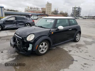 2011 MINI Hardtop z VIN WMWSU3C57BTX97044, wystawiony jako Copart lot #43625955 z przebiegiem 15 401 mil mil oraz Szkody całkowita. Historia ofert i sprzedaży dostępna na DreamBid. Obrazek 1.