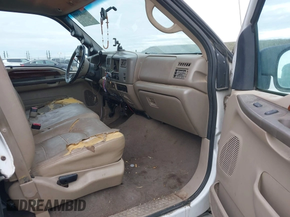 2000 Ford Super Duty F-250 XL with VIN 1FTNW21F5YEE13839, listed as a IAAI auction lot 38604393 with 288,366 mi miles. Bid and sale history available at carsss.com. Image 5.