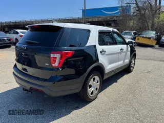 2018 Ford Police Interceptor Utility z VIN 1FM5K8AR4JGA32224, wystawiony jako Copart lot #55688025 z przebiegiem 121 565 mil mil oraz Tytuł czysty. Historia ofert i sprzedaży dostępna na DreamBid. Obrazek 4.