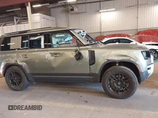 2024 Land Rover Defender S z VIN SALEJ7EU2R2312581, wystawiony jako IAAI lot #42184369 z przebiegiem 19 319 mil mil oraz . Historia ofert i sprzedaży dostępna na DreamBid. Obrazek 14.