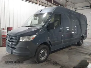 2019 Mercedes-Benz Sprinter Cargo z VIN WD4PF1CD9KP147130, wystawiony jako IAAI lot #41821221 z przebiegiem 70 915 mil mil oraz . Historia ofert i sprzedaży dostępna na DreamBid. Obrazek 2.