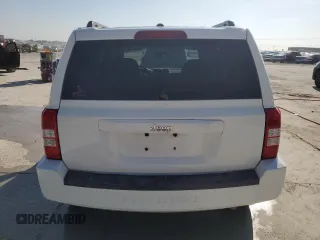 2008 Jeep Patriot Sport with VIN 1J8FT28068D589070, listed as a Copart auction lot 41393735 with 174,981 mi miles and Salvage title. Bid and sale history available at DreamBid. Image 6.
