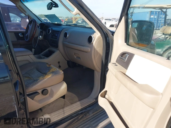2003 Ford Expedition Eddie Bauer with VIN 1FMEU17W83LC17028, listed as a IAAI auction lot 41355928 with 229,271 mi miles. Bid and sale history available at carsss.com. Image 5.
