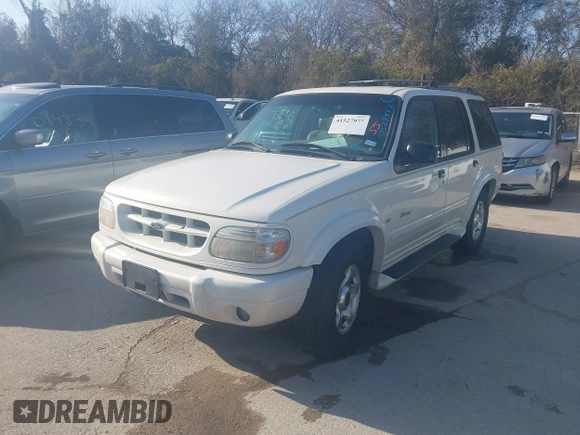 2000 Ford Explorer with VIN 1FMDU65P0YZB88259, listed as a IAAI auction lot 41527977 with 253,013 mi miles and . Bid and sale history available at DreamBid. Image 2.