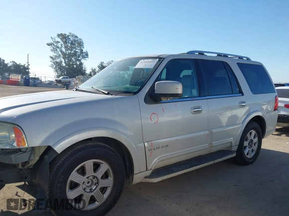 2004 Lincoln Navigator Luxury z VIN 5LMFU27R04LJ40304, wystawiony jako IAAI lot #42212537 z przebiegiem 157 014 mil mil oraz . Historia ofert i sprzedaży dostępna na DreamBid. Obrazek 15.