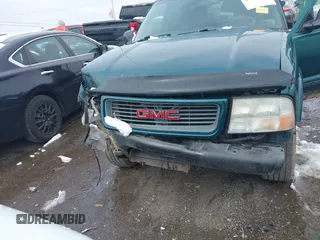 1998 GMC Jimmy SL with VIN 1GKCS13W4W2562613, listed as a IAAI auction lot 41610601 with 1 mi miles. Bid and sale history available at carsss.com. Image 6.