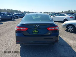 2020 Toyota Camry LE with VIN 4T1C11AK9LU985116, listed as a IAAI auction lot 40798999 with 53,390 mi miles. Bid and sale history available at carsss.com. Image 16.