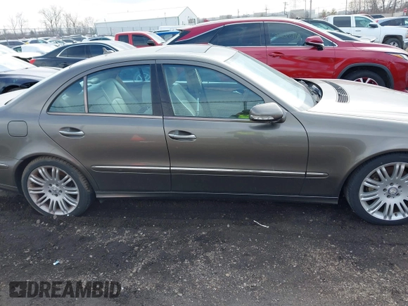2008 Mercedes-Benz E 350 Luxury z VIN WDBUF56X88B227792, wystawiony jako IAAI lot #41652254 z przebiegiem 117 976 mil mil oraz . Historia ofert i sprzedaży dostępna na DreamBid. Obrazek 13.
