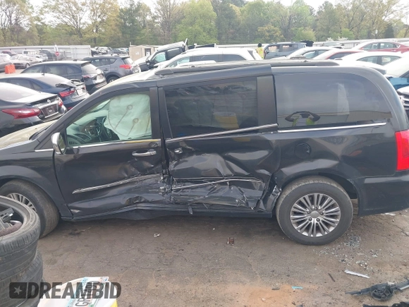2014 Chrysler Town & Country Touring-L with VIN 2C4RC1CG5ER347141, listed as a IAAI auction lot 41948572 with 133,495 mi miles. Bid and sale history available at carsss.com. Image 14.
