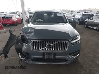 2023 Volvo XC90 Plus z VIN YV4062PN8P1989176, wystawiony jako IAAI lot #41957832 z przebiegiem 27 838 mil mil oraz . Historia ofert i sprzedaży dostępna na DreamBid. Obrazek 12.