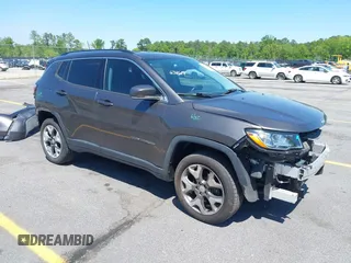 2017 Jeep Compass Limited z VIN 3C4NJDCB1HT631619, wystawiony jako IAAI lot #42032050 z przebiegiem 124 152 mil mil oraz . Historia ofert i sprzedaży dostępna na DreamBid. Obrazek 1.