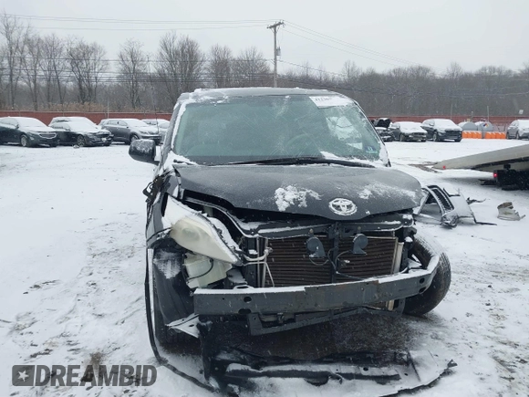 2011 Toyota Sienna LE AAS with VIN 5TDKK3DC3BS113594, listed as a IAAI auction lot 41236977 with 166,156 mi miles. Bid and sale history available at carsss.com. Image 18.