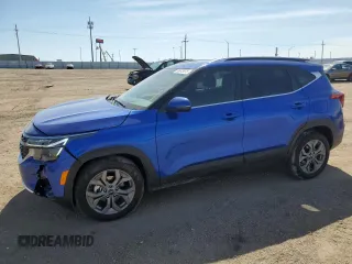 2024 Kia Seltos S z VIN KNDEU2AA4R7601333, wystawiony jako Copart lot #55873075 z przebiegiem 7 123 mil mil oraz Szkoda całkowita • Salvage title. Historia ofert i sprzedaży dostępna na DreamBid. Obrazek 1.