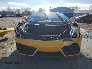 2014 Lamborghini Gallardo z VIN ZHWGU5BZ7ELA13923, wystawiony jako Copart lot #82374714 z przebiegiem 33 260 mil mil oraz Szkoda całkowita • Salvage title. Historia ofert i sprzedaży dostępna na DreamBid. Obrazek 5.