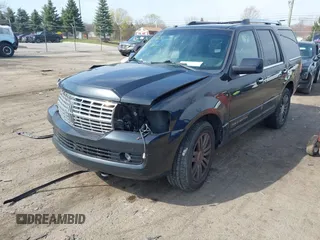 2014 Lincoln Navigator z VIN 5LMJJ2J53EEL08886, wystawiony jako IAAI lot #41971904 z przebiegiem 140 190 mil mil oraz . Historia ofert i sprzedaży dostępna na DreamBid. Obrazek 17.