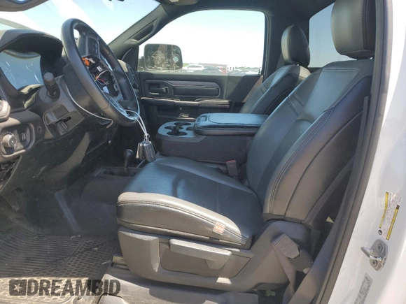 2022 Ram 2500 Tradesman z VIN 3C6MR5AJ9NG202258, wystawiony jako Copart lot #57335995 z przebiegiem 30 130 mil mil oraz Szkoda całkowita • Salvage title. Historia ofert i sprzedaży dostępna na DreamBid. Obrazek 7.
