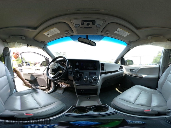 2015 Toyota Sienna XLE with VIN 5TDYK3DC6FS553695, listed as a IAAI auction lot 42418507 with 137,677 mi miles and . Bid and sale history available at DreamBid. Image 18.
