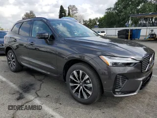 2025 Volvo XC60 Core z VIN YV4M12RJ9S1053702, wystawiony jako Copart lot #51468455 z przebiegiem Nie podano mil oraz Szkoda całkowita • Salvage title. Historia ofert i sprzedaży dostępna na DreamBid. Obrazek 4.