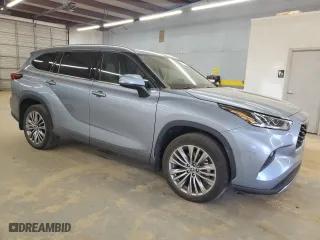 2022 Toyota Highlander Platinum with VIN 5TDFZRBH5NS255058, listed as a Copart auction lot 49701335 with 22,770 mi miles and Salvage Title. Bid and sale history available at carsss.com. Image 4.